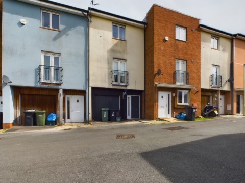 View Full Details for 27 Awebridge Way, Gloucester, Gloucestershire, GL4 4FQ, UK