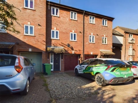 View Full Details for 2 Barton Mews, Tewkesbury, Gloucestershire, GL20 5RP, UK
