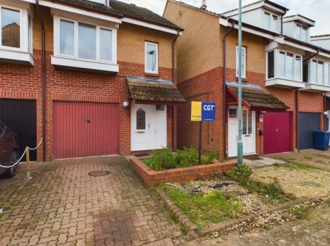 View Full Details for 16 Longford Mews, Longford, Gloucester, Gloucestershire, GL2 9DN, UK