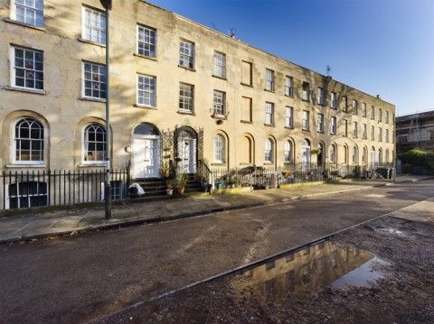 View Full Details for 4 Wellington Parade, Gloucester, Gloucestershire, GL1 3NP, UK