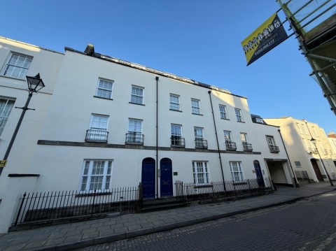 View Full Details for Flat 8 49 St. Georges Place, Cheltenham, Gloucestershire, GL50 3LA, UK