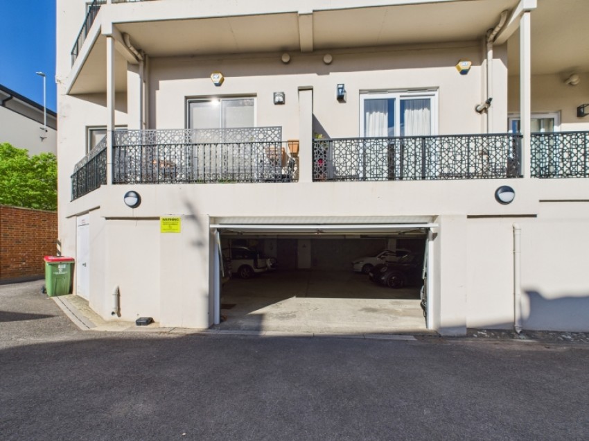 Images for 10 Queens Parade, Cheltenham GL50