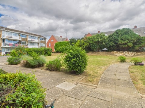 View Full Details for 17 Pamington Fields, Ashchurch, Tewkesbury, Gloucestershire, GL20 8LH, UK