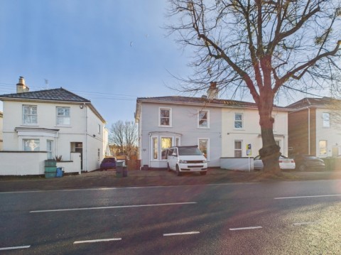 View Full Details for 302 Gloucester Road, Cheltenham, Gloucestershire, GL51 7AG, UK